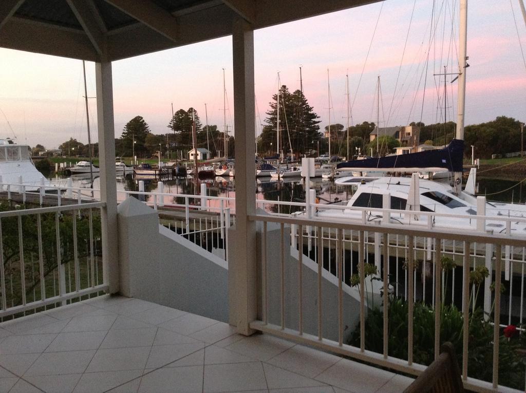 Oscars Waterfront Boutique Hotel Port Fairy Bagian luar foto